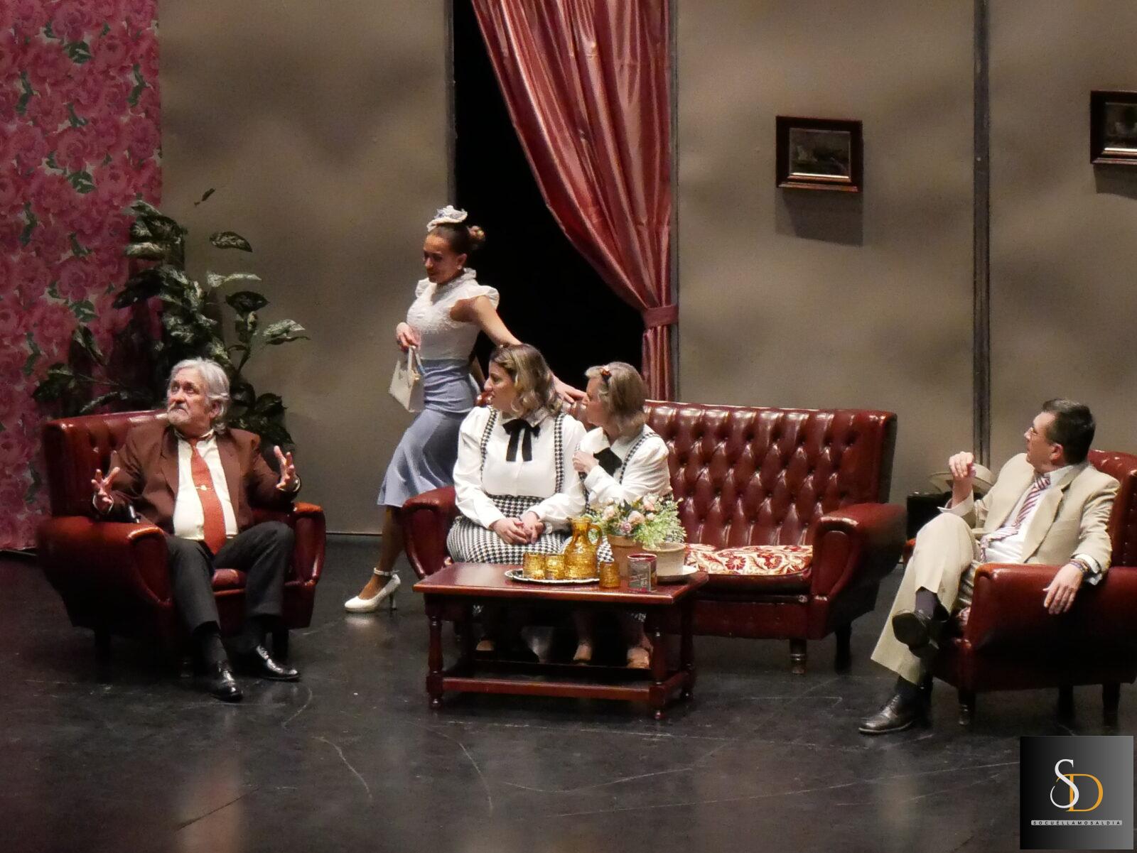 El teatro solidario reúne a numeroso público en el Auditorio Reina Sofía a beneficio de la AECC