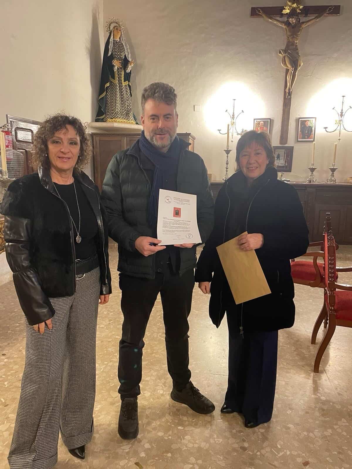 ASOCAVISO dona 865 euros para la reparación del tejado de la parroquia tras la cata benéfica