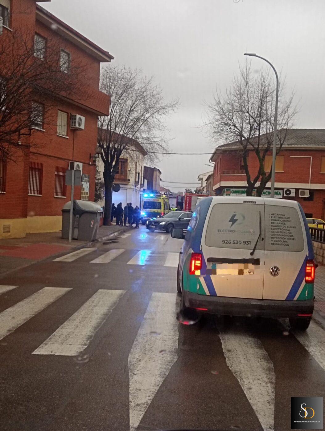 Un incendio en una vivienda de la calle Canalejas genera una intensa humareda sin causar daños personales