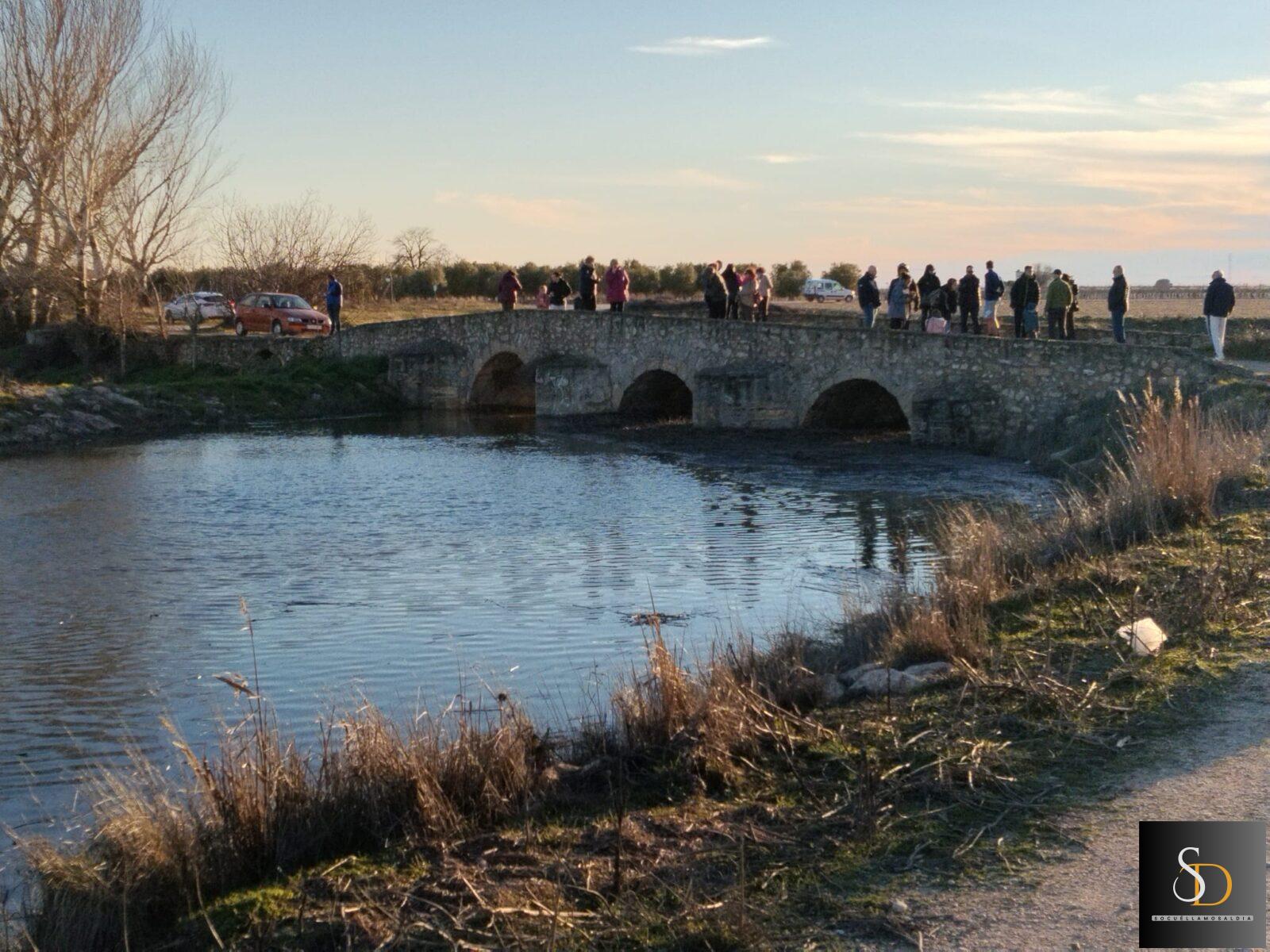 El Puente de San Miguel despierta expectación tras la llegada del agua al río Záncara