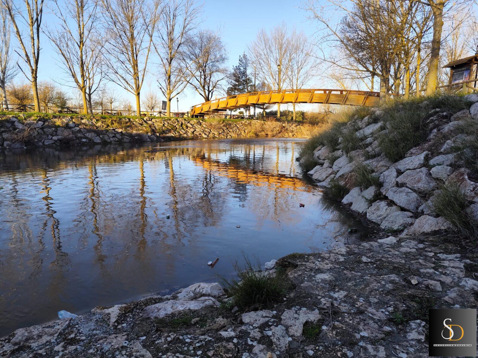 El río Záncara alcanza el paraje de Titos tras más de una década sin hacerlo