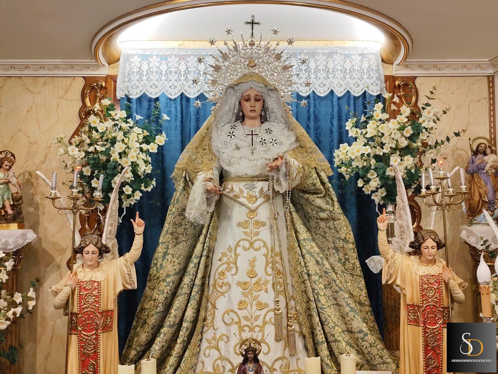 Angelines Alarcos: “Cuidar a la Virgen de la Esperanza es casi como cuidar de un miembro más de la familia”