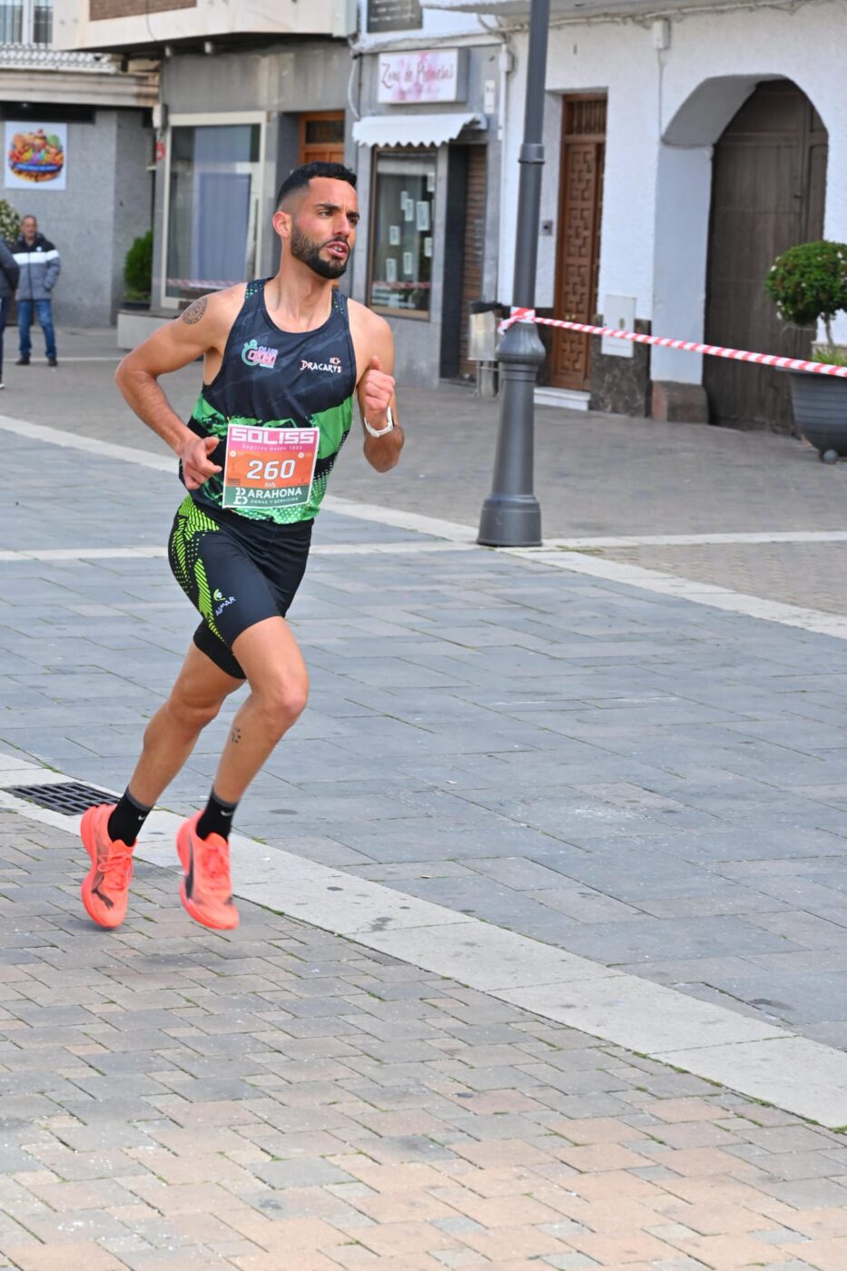 Morales confirma su candidatura al título con una nueva victoria