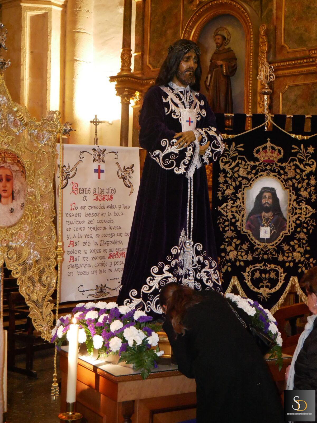 La iglesia de la Asunción acoge el tradicional besapié a Jesús Nazareno en el primer viernes de marzo