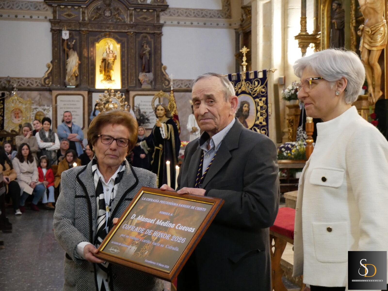 La Cofradía de la Preciosísima Sangre de Cristo celebra su misa anual de Hermandad y bendice el nuevo vestido de la Virgen del Consuelo