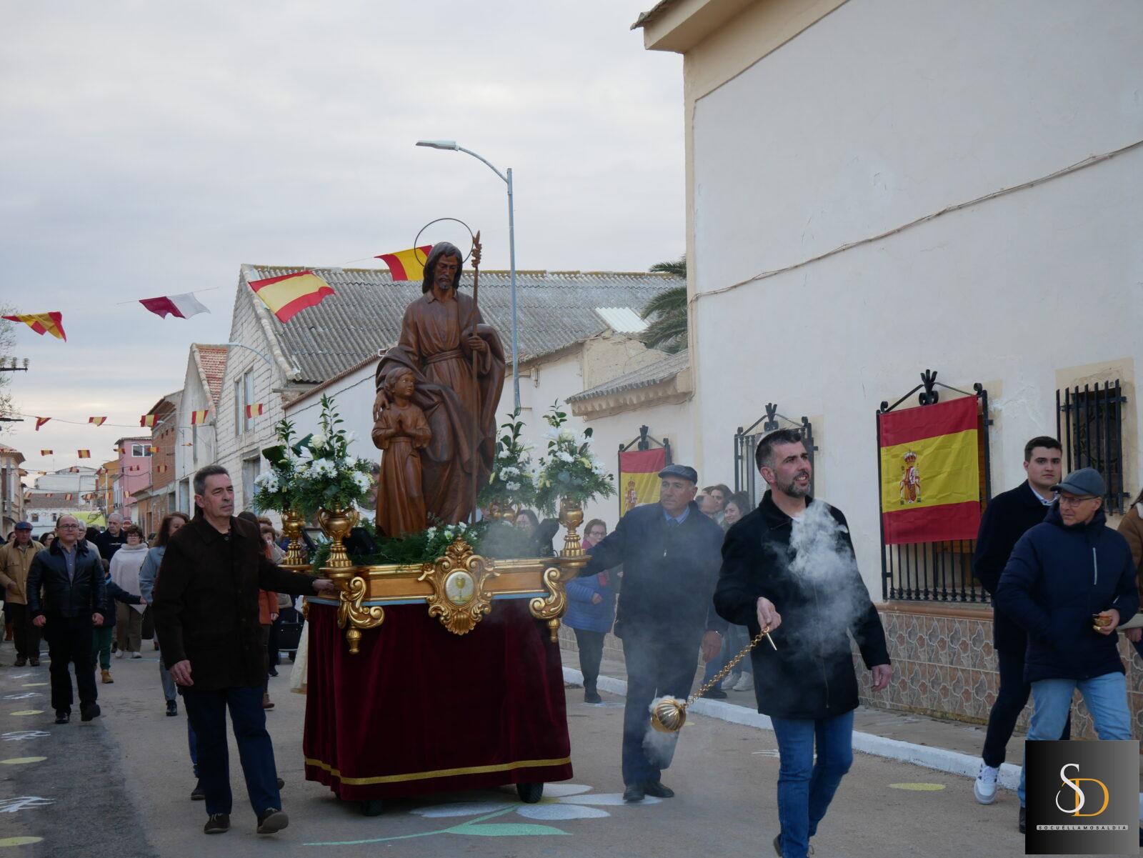 San José cierra sus fiestas con la procesión por las calles de su barrio