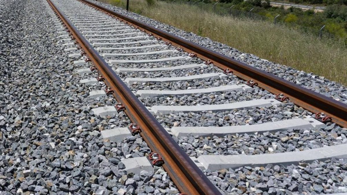 UGT Castilla-La Mancha lamenta la muerte de un trabajador arrollado por un tren en Socuéllamos