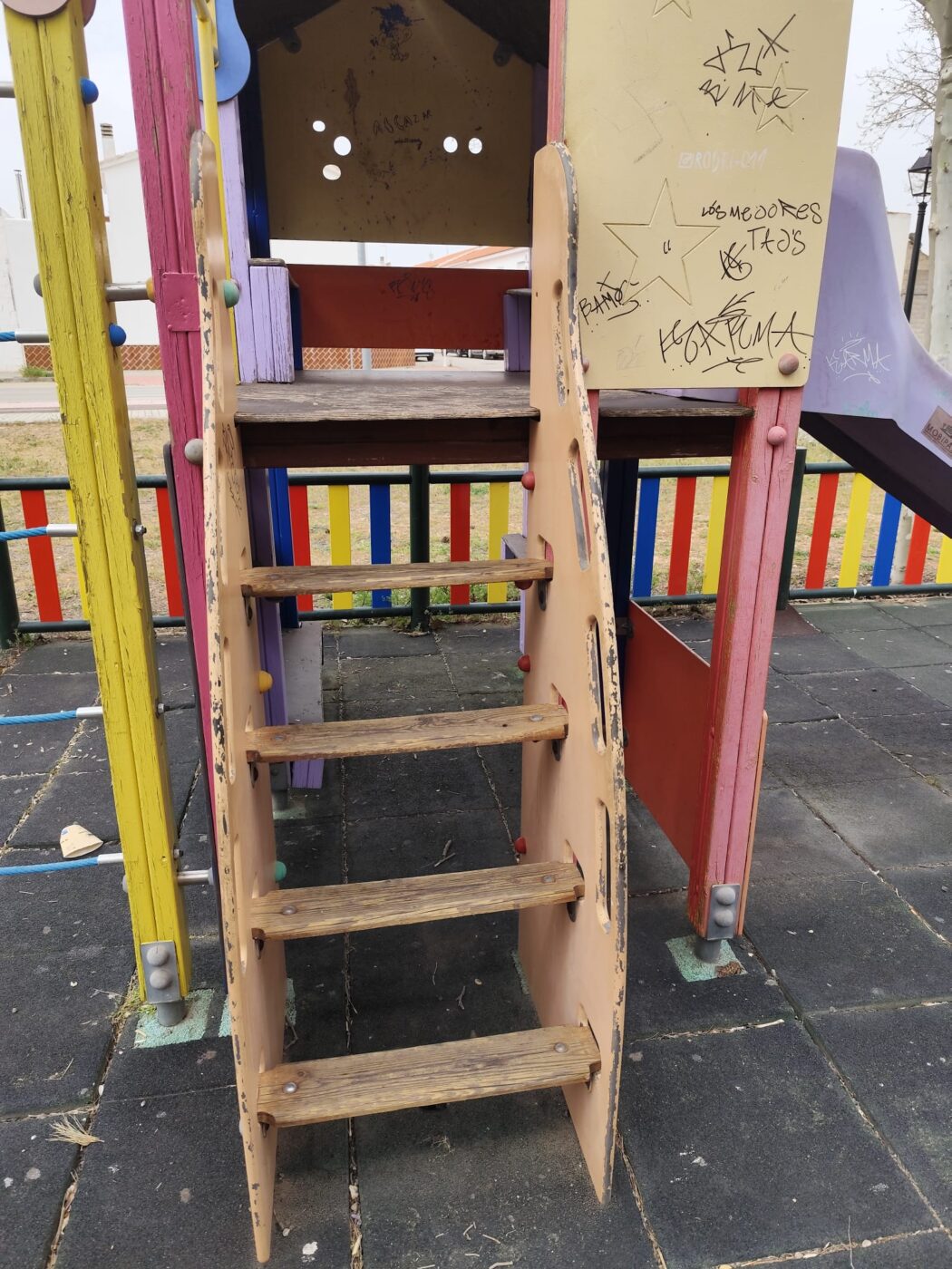 El PSOE de Socuéllamos denuncia el estado de los parques infantiles y pide actuaciones urgentes