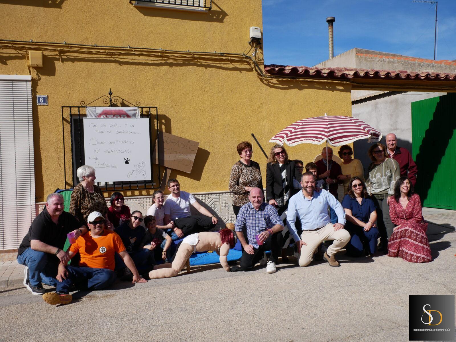 La familia Carrasco, ganadora del VII Concurso de Peleles en el Domingo de Resurrección