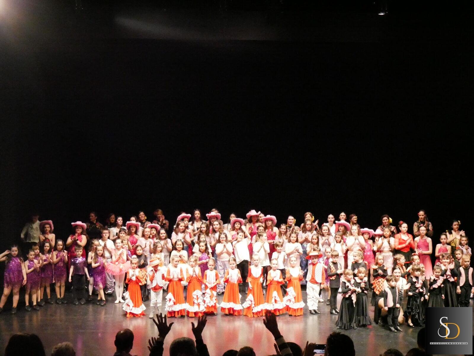 El Auditorio Reina Sofía la gala de danza con el alumnado de la Escuela Municipal “Maestro Moragues”
