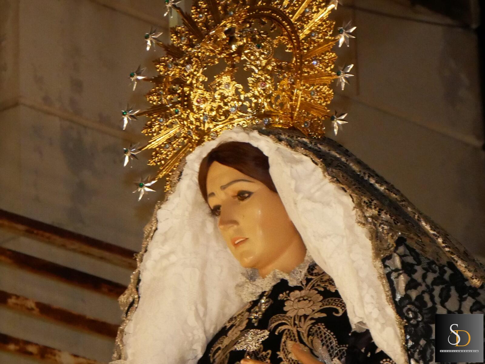 La Cofradía de la Soledad recorre las calles en la noche del Sábado Santo