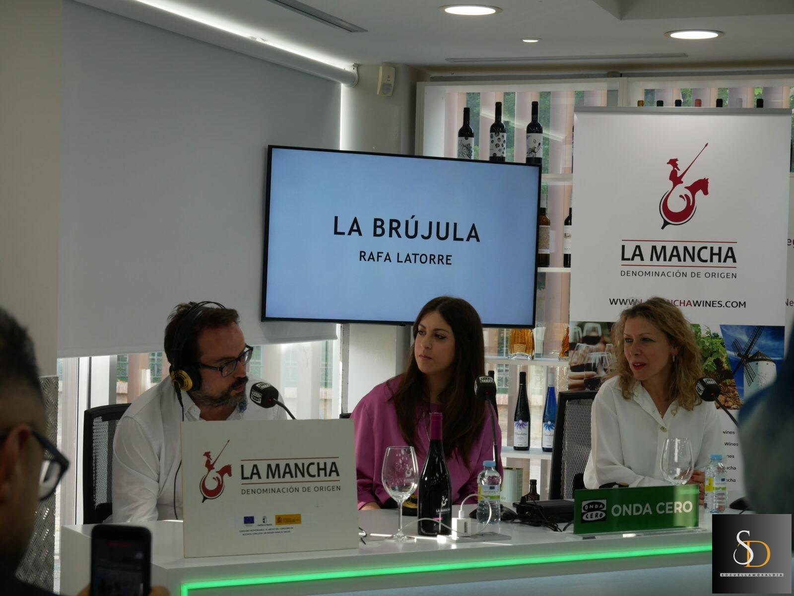 Socuéllamos se convierte en epicentro radiofónico con la emisión de ‘La Brújula’ de Onda Cero desde la Torre del Vino
