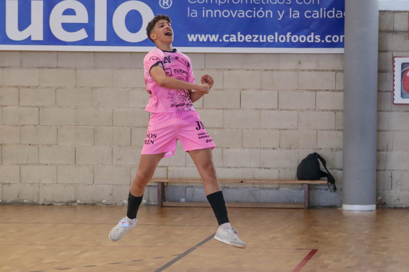 El Lucartruc Ktalleres Alvatrans EFS Socuéllamos juvenil remonta al Vivo Cuenca con cinco goles de Guillermo de la Dueña