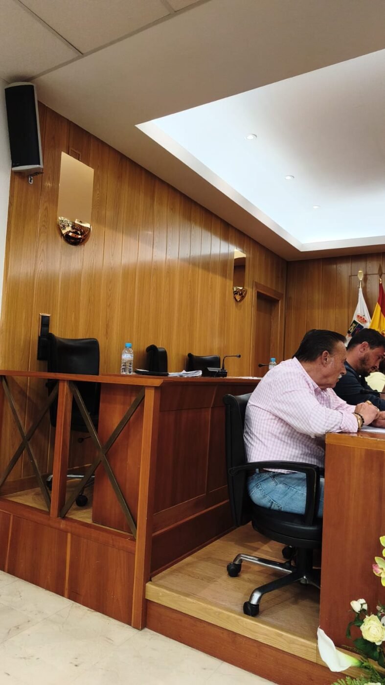Vox abandona el pleno de Socuéllamos tras un fuerte enfrentamiento en el debate sobre parques infantiles y arbolado