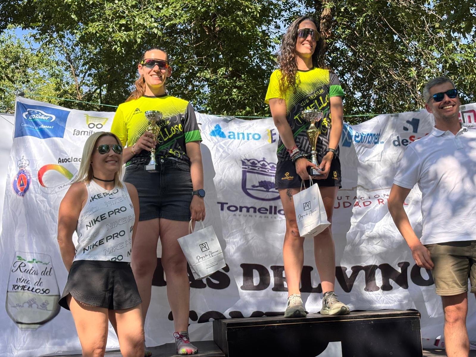 Carlos Javier García, Luis Carramolino y Victoria Moreno suben al podio en el Triatlón Ciudad de Tomelloso