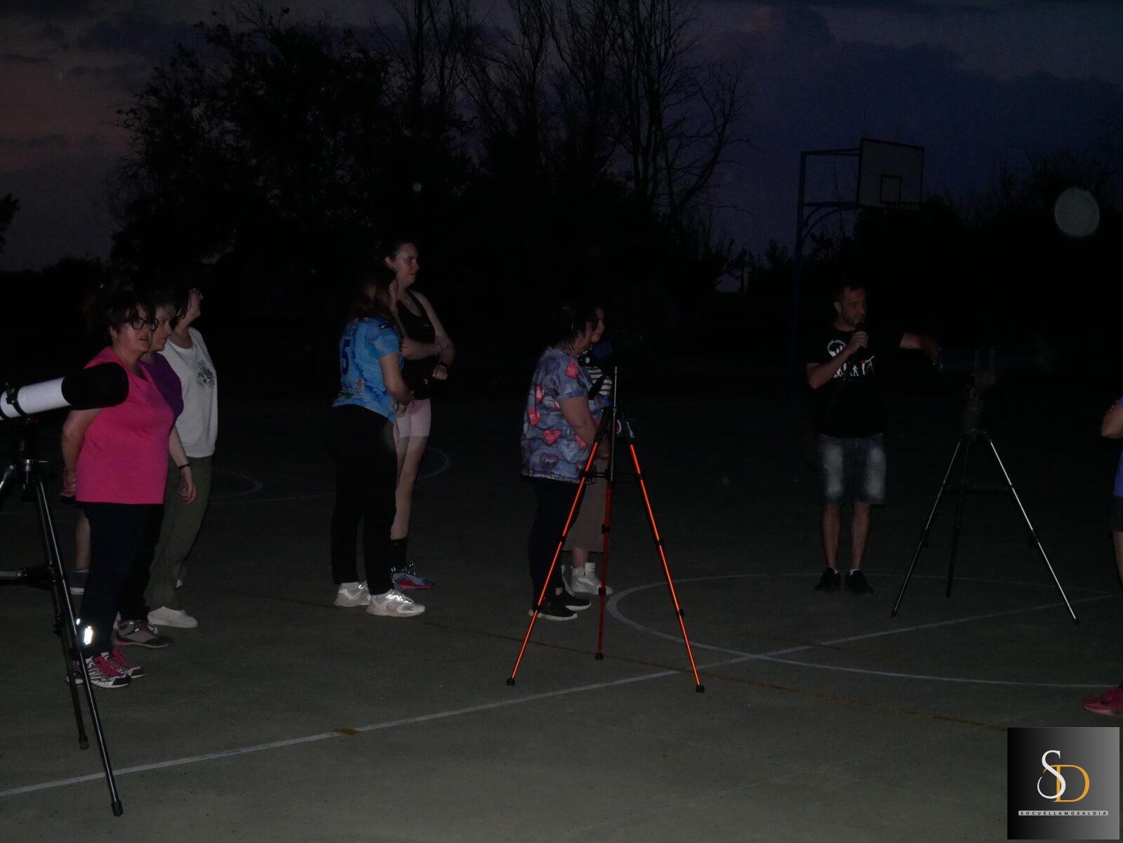 La lluvia y las nubes impiden la observación completa de la “Luna Azul” en la actividad organizada por Astronomía Socunova