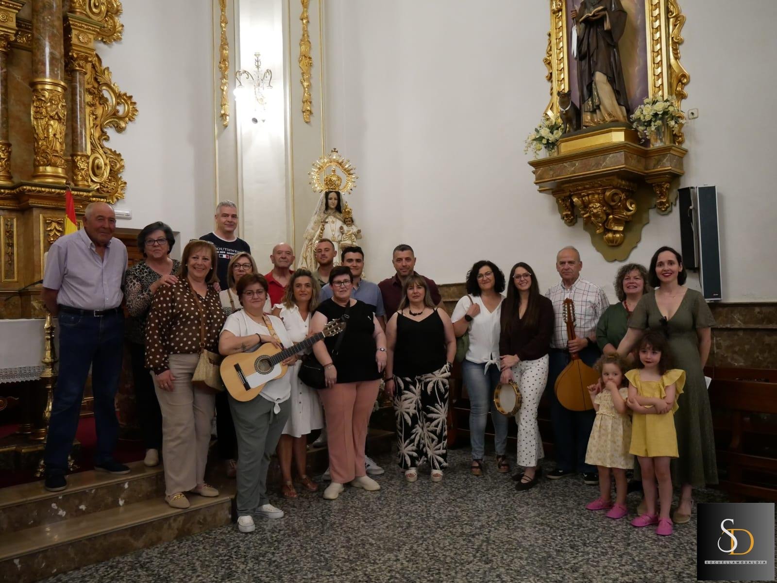 El Grupo de Mayeros de Socuéllamos ponen el broche al mes de mayo con una doble ronda en la Residencia y la ermita de Loreto