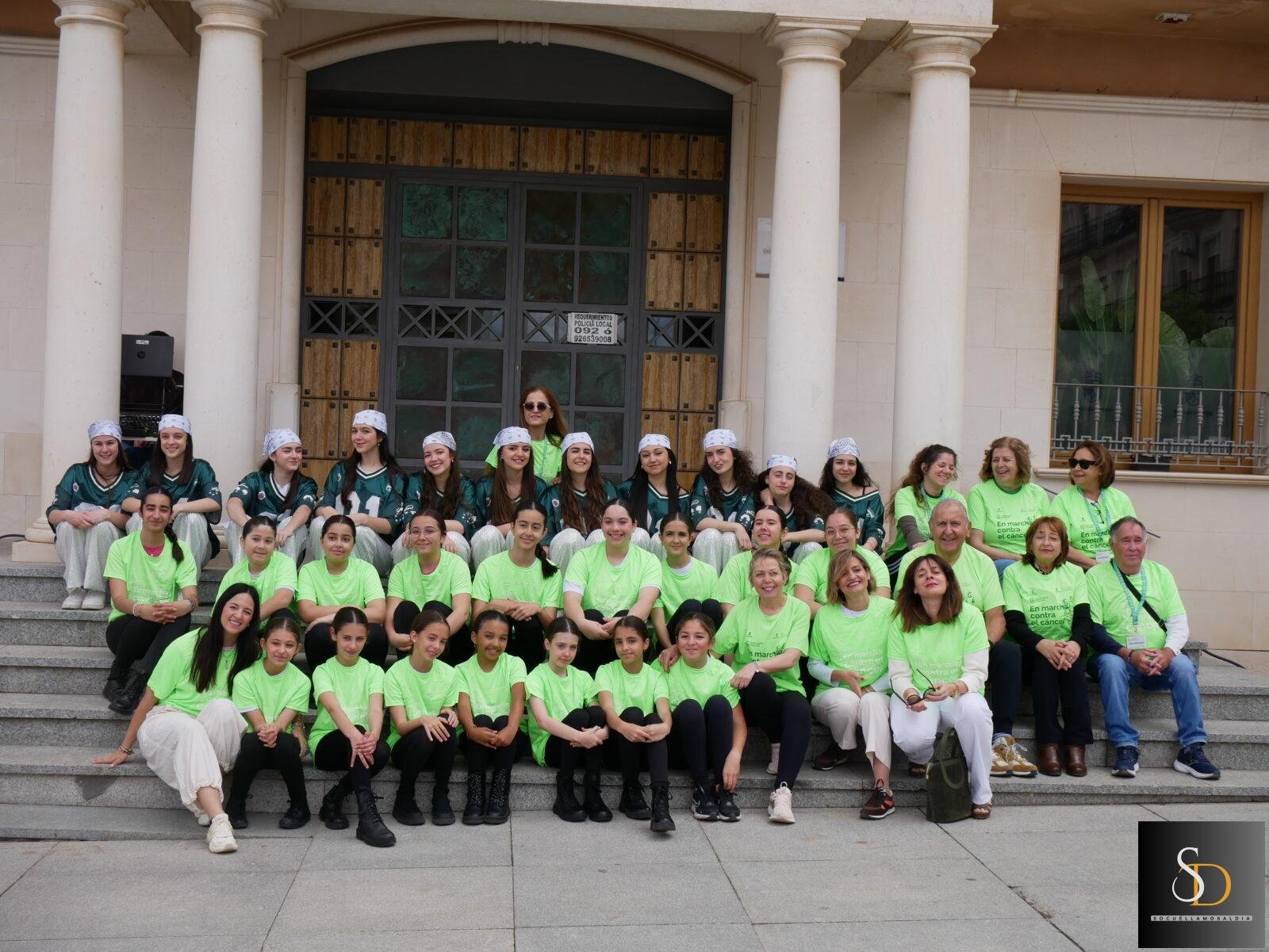 La AECC y la Escuela de Danza Attitude llenan de solidaridad y baile la Plaza de la Constitución de Socuéllamos