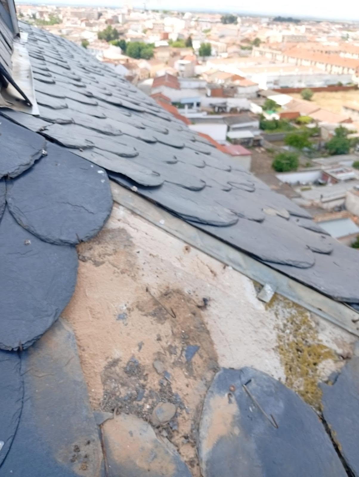 La Parroquia acomete una intervención urgente en la Iglesia de La Asunción para evitar riesgos