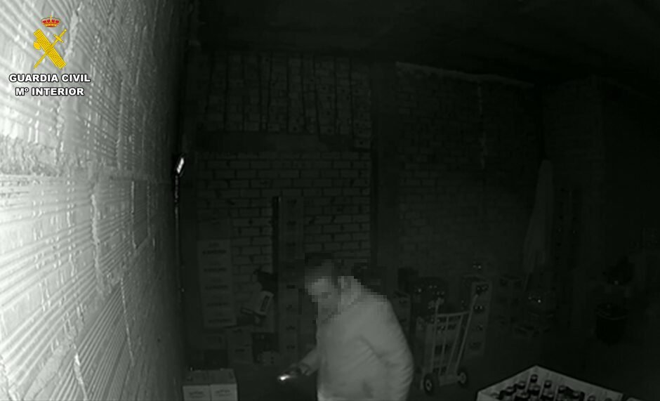 Detenido el presunto autor de un robo en un establecimiento hostelero y varios hurtos en vehículos en Tomelloso