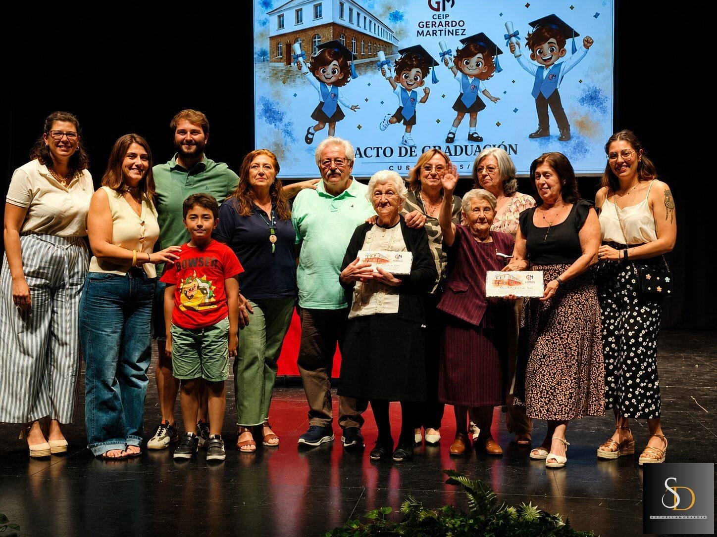 El Colegio Gerardo Martínez celebra su acto de graduación con reconocimientos a antiguos alumnos y docentes