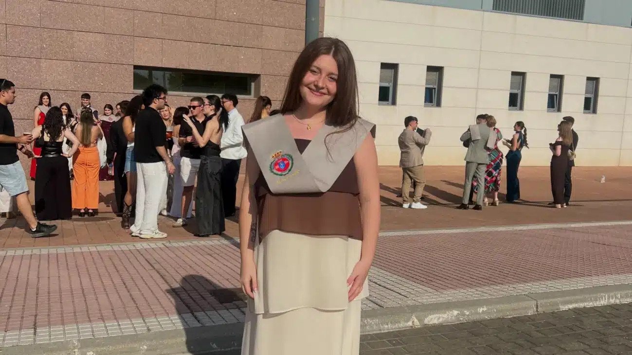 La socuellamina Ainoa Cuevas, protagonista en Lanza por su Trabajo de Fin de Grado sobre el papel del periódico en la Transición