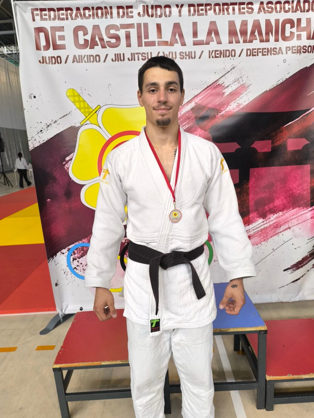 Ángel Alcolea conquista el bronce regional absoluto de judo y se clasifica para el Campeonato de España