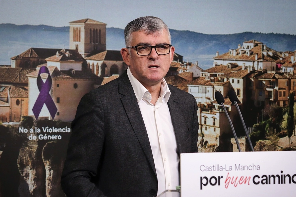 PP y PSOE de Castilla-La Mancha protagonizan un cruce de reproches en redes sociales por Paco Núñez y Pedro Sánchez