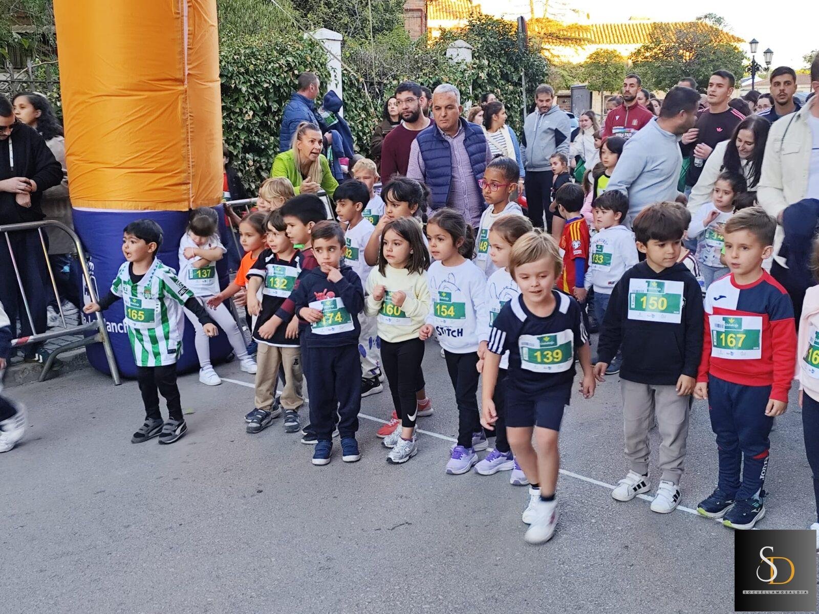 Los más pequeños toman la calle San Antón en la antesala de la 10K Vinos Yugo